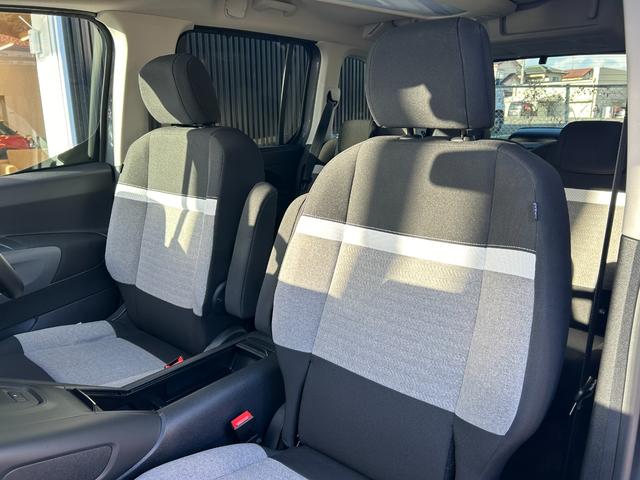 ベルランゴ マックス　ブルーＨＤｉ　１オーナー　ＡＣＣ　ＢＳＭ　ＬＫＡ　ガラスルーフ　ディスプレイＡ　Ａｐｐｌｅｃａｒｐｌａｙ／ａｎｄｒｏｉｄａｕｔｏ　Ｂカメラ　Ｓカメラ　ＢＴ　前後ドライブレコーダー　純１６インチＡＷ　ＥＴＣ（13枚目）