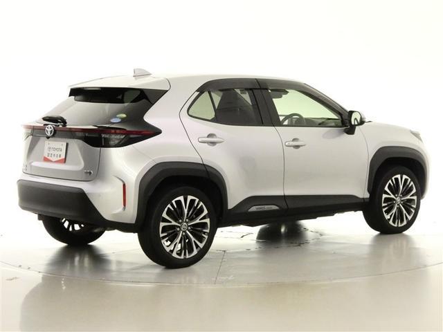 ヤリスクロス ハイブリッドＺ　メモリーナビ　バックカメラ　衝突被害軽減システム　ＥＴＣ　ＬＥＤヘッドランプ　ワンオーナー　ＤＶＤ再生　ミュージックプレイヤー接続可　記録簿　安全装備　オートクルーズコントロール　電動シート　ＣＤ（4枚目）