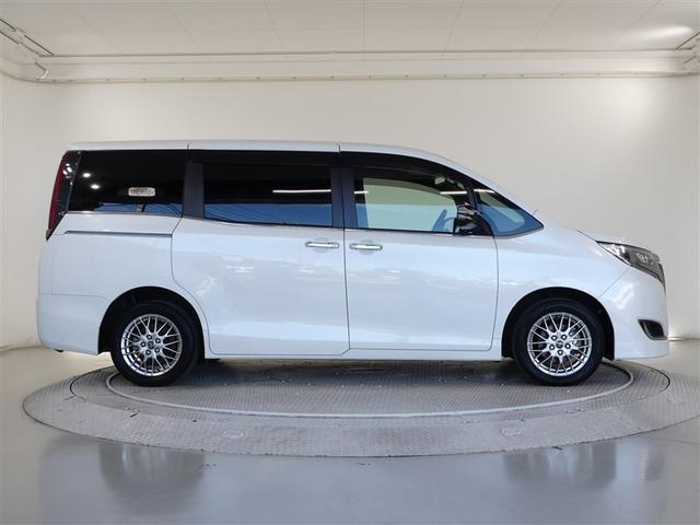 エスクァイア ハイブリッドGiプレミアムパッケジブラックテーラード フルセグ メモリーナビ 後席モニター バックカメラ 衝突被害軽減システム ETC 両側電動スライド LEDヘッドランプ 3列シート ワンオーナー DVD再生 記録簿 乗車定員7人 ナビ&TV CD(5枚目)