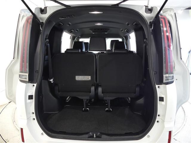 エスクァイア ハイブリッドGiプレミアムパッケジブラックテーラード フルセグ メモリーナビ 後席モニター バックカメラ 衝突被害軽減システム ETC 両側電動スライド LEDヘッドランプ 3列シート ワンオーナー DVD再生 記録簿 乗車定員7人 ナビ&TV CD(18枚目)