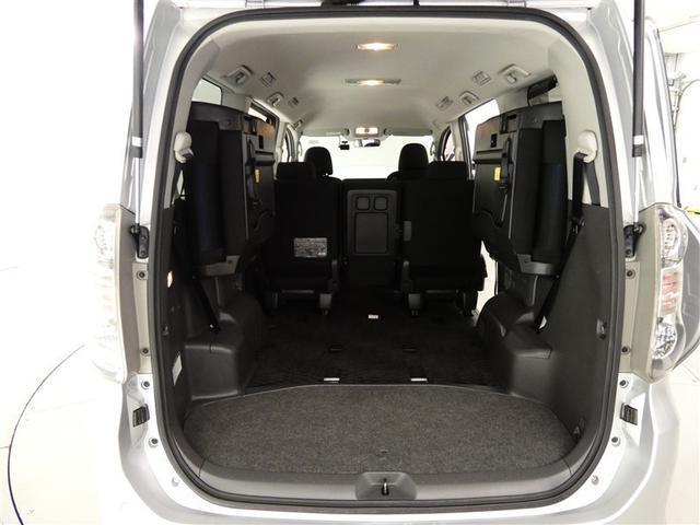 ヴォクシー Ｚ　４ＷＤ　フルセグ　メモリーナビ　バックカメラ　ＥＴＣ　電動スライドドア　ＨＩＤヘッドライト　３列シート　ウオークスルー　ＤＶＤ再生　記録簿　乗車定員８人　ナビ＆ＴＶ　ＣＤ　アルミホイール　キーレス（15枚目）