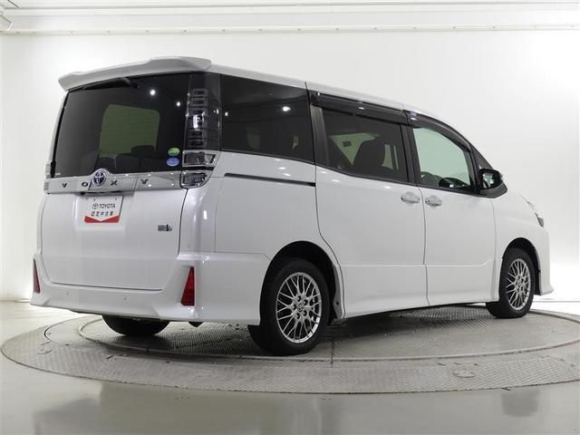 ヴォクシー ハイブリッドＺＳ　煌ＩＩ　フルセグ　メモリーナビ　後席モニター　バックカメラ　衝突被害軽減システム　ＥＴＣ　両側電動スライド　ＬＥＤヘッドランプ　３列シート　ワンオーナー　ＤＶＤ再生　ミュージックプレイヤー接続可　乗車定員７人（3枚目）