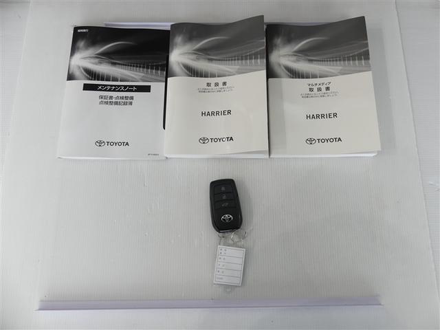 ハリアーハイブリッド Ｚ　レザーパッケージ　革シート　フルセグ　メモリーナビ　バックカメラ　ドラレコ　衝突被害軽減システム　ＥＴＣ　ＬＥＤヘッドランプ　ミュージックプレイヤー接続可　安全装備　展示・試乗車　オートクルーズコントロール　電動シート（12枚目）