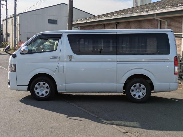 ハイエースバン スーパーGL ダークプライム ワンオーナー ユーザー買取車 記録簿 バックミラーモニター ETC2.0 スペアキー トヨタ純正SDナビ フルセグTV Bluetooth CD DVD再生 LEDヘッドランプ 取扱説明書 ナビ説明書(7枚目)