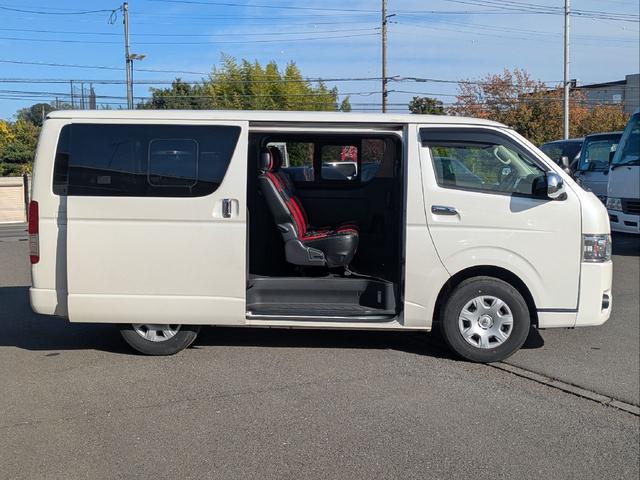 ハイエースバン スーパーGL ダークプライム ワンオーナー ユーザー買取車 記録簿 バックミラーモニター ETC2.0 スペアキー トヨタ純正SDナビ フルセグTV Bluetooth CD DVD再生 LEDヘッドランプ 取扱説明書 ナビ説明書(10枚目)