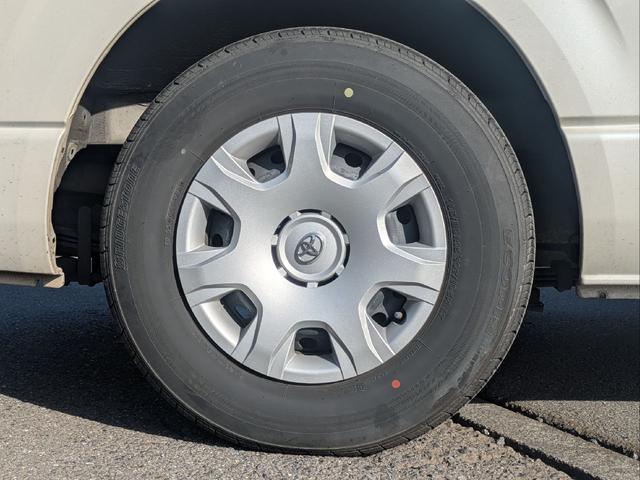 ハイエースバン スーパーGL ダークプライム ワンオーナー ユーザー買取車 記録簿 バックミラーモニター ETC2.0 スペアキー トヨタ純正SDナビ フルセグTV Bluetooth CD DVD再生 LEDヘッドランプ 取扱説明書 ナビ説明書(22枚目)