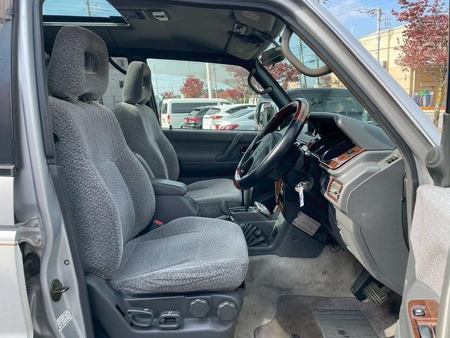 パジェロ ワイド　エクシード　ユーザー様買取車両　サンルーフ　純正ＡＷ　ＥＴＣ　ヒッチメンバー（11枚目）