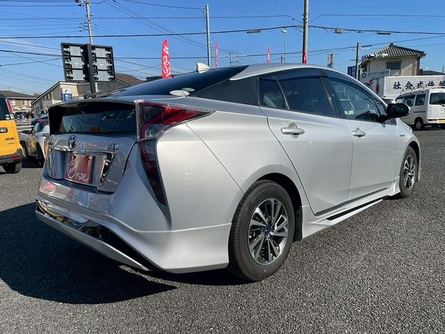 プリウス S ユーザー様買取 1年保証付き モデリスタエアロ モデリスタAW 純正ナビ/TV バックカメラ ETC プッシュスタート スマートキー Bluetooth マット バイザー バニティミラー ISOFIX(8枚目)