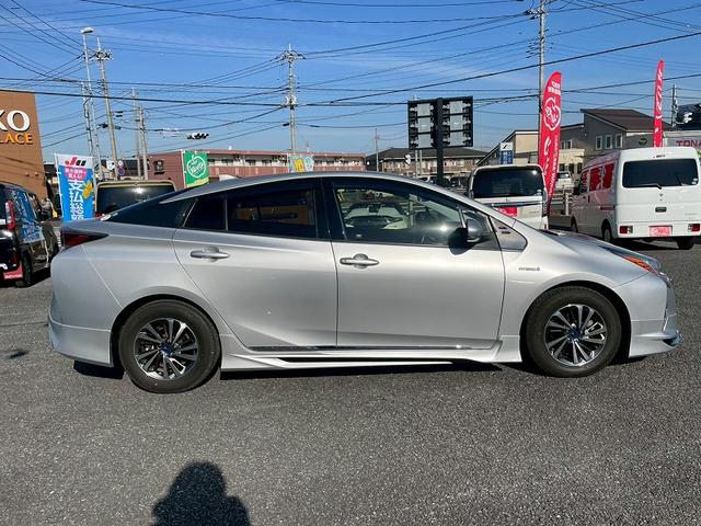 プリウス S ユーザー様買取 1年保証付き モデリスタエアロ モデリスタAW 純正ナビ/TV バックカメラ ETC プッシュスタート スマートキー Bluetooth マット バイザー バニティミラー ISOFIX(9枚目)