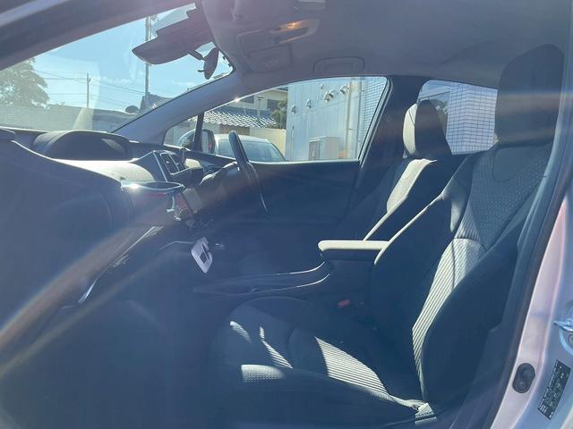 プリウス S ユーザー様買取 1年保証付き モデリスタエアロ モデリスタAW 純正ナビ/TV バックカメラ ETC プッシュスタート スマートキー Bluetooth マット バイザー バニティミラー ISOFIX(12枚目)