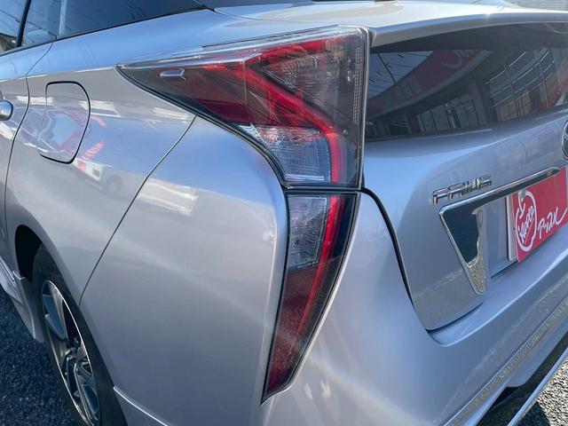 プリウス S ユーザー様買取 1年保証付き モデリスタエアロ モデリスタAW 純正ナビ/TV バックカメラ ETC プッシュスタート スマートキー Bluetooth マット バイザー バニティミラー ISOFIX(18枚目)