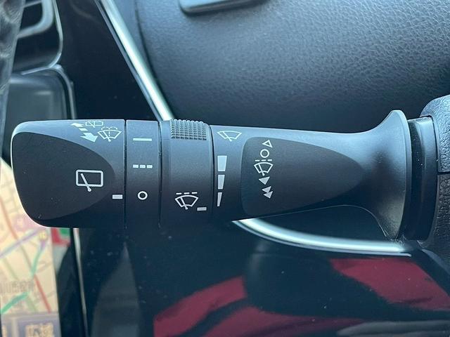 プリウス S ユーザー様買取 1年保証付き モデリスタエアロ モデリスタAW 純正ナビ/TV バックカメラ ETC プッシュスタート スマートキー Bluetooth マット バイザー バニティミラー ISOFIX(38枚目)