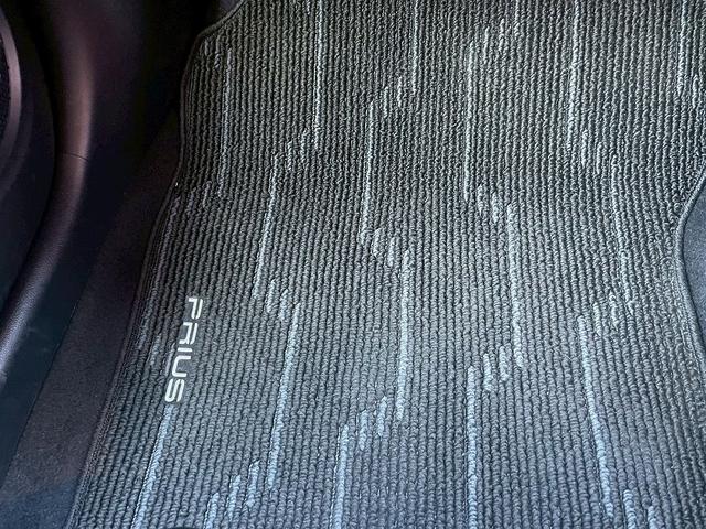 プリウス S ユーザー様買取 1年保証付き モデリスタエアロ モデリスタAW 純正ナビ/TV バックカメラ ETC プッシュスタート スマートキー Bluetooth マット バイザー バニティミラー ISOFIX(45枚目)