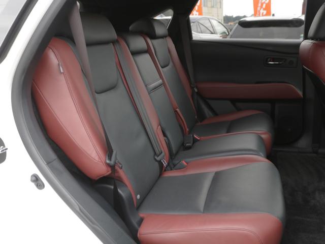 ＲＸ ＲＸ２７０ラディアント　エアロスタイル　後期型・特別仕様車・電動赤×黒革シート・シートヒーター・サイド＆バックカメラ・電動バックドア・Ｂｌｕｅｔｏｏｔｈ接続・フルセグ・ＵＳＢ入力・クルーズコントロール・ＥＴＣ・純正１９インチアルミ（44枚目）