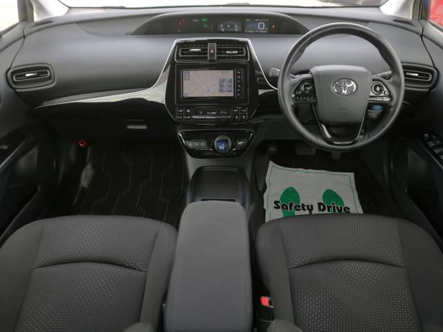 プリウス S 後期型・トヨタセーフティセンス・Bluetoorh接続・フルセグ・バックカメラ・ETC・スマートキー・追従クルーズコントロール・LEDヘッドライト&フォグランプ・純正15インチアルミ・ドライブレコーダ(4枚目)