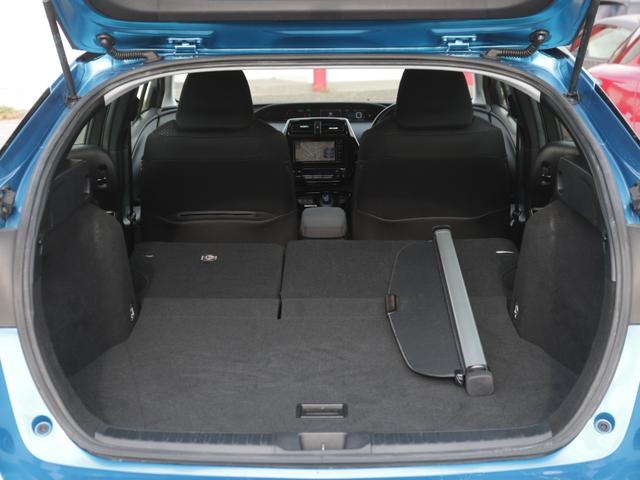 プリウス S 後期型・トヨタセーフティセンス・Bluetoorh接続・フルセグ・バックカメラ・ETC・スマートキー・追従クルーズコントロール・LEDヘッドライト&フォグランプ・純正15インチアルミ・ドライブレコーダ(10枚目)