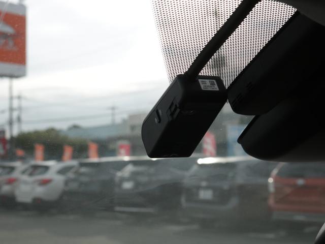 プリウス S 後期型・トヨタセーフティセンス・Bluetoorh接続・フルセグ・バックカメラ・ETC・スマートキー・追従クルーズコントロール・LEDヘッドライト&フォグランプ・純正15インチアルミ・ドライブレコーダ(17枚目)