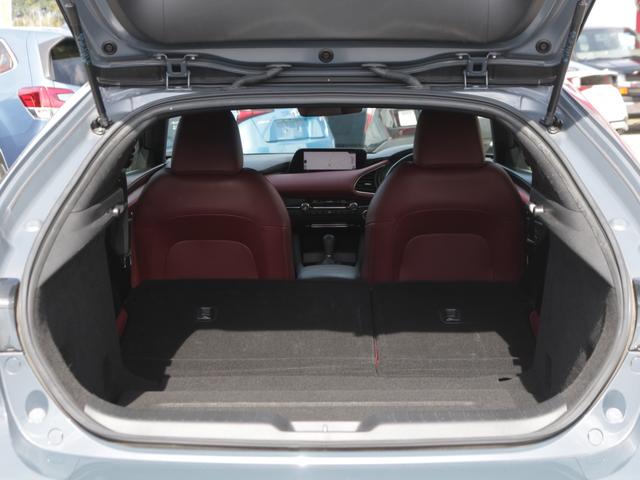 ＭＡＺＤＡ３ファストバック ＸＤバーガンディ　セレクション　電動赤革シート・Ｂｌｕｅｔｏｏｒｈ接続・フルセグ・マツコネナビ・バックカメラ・シート＆ハンドルヒーター・追従クルーズコントロール・ドライブレコーダ・スマートキー・プッシュスタート・ＥＴＣ・ＬＥＤライト（12枚目）