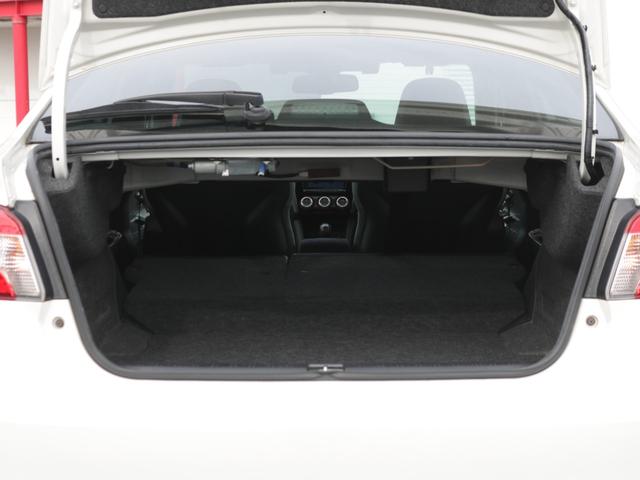 セダンならではのトランクスペース！ご家族で旅行に・仲間でゴルフにと幅広く楽しめます！