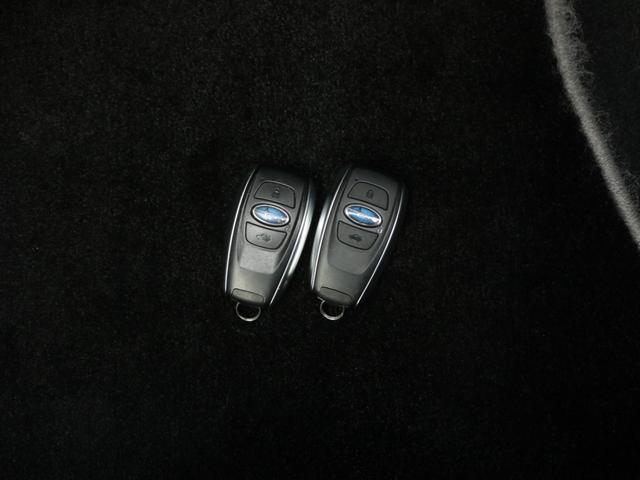 スマートキーも装備！カバンの中から鍵を探す手間もなくすぐに開閉できます！両手が荷物で塞がっている時や雨のときなど便利ですね！