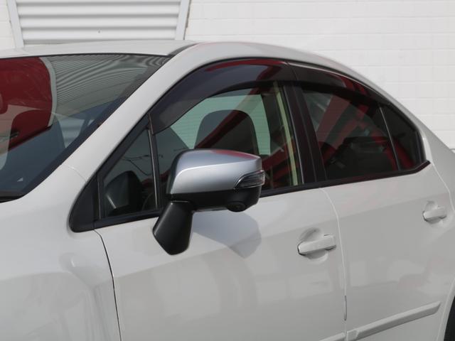 ウインカーミラーもございますので周囲への配慮も◎！ドアバイザーも雨の日に便利なアイテムの一つです！