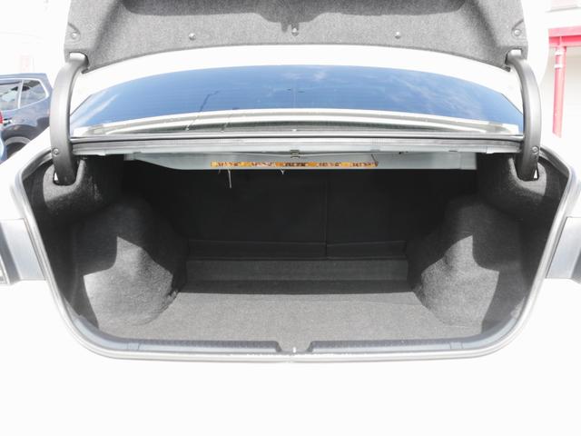 セダンならではのトランクスペース！ご家族で旅行に・仲間でゴルフにと幅広く楽しめます！