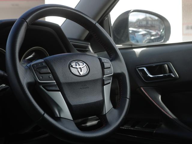 握り心地のよいステアリング！いつも触る部分ですので質感は良いほうが◎