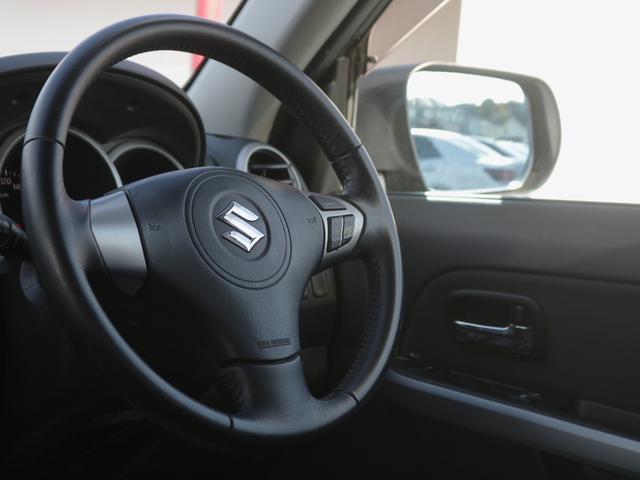 握り心地のよいステアリング！いつも触る部分ですので質感は良いほうが◎