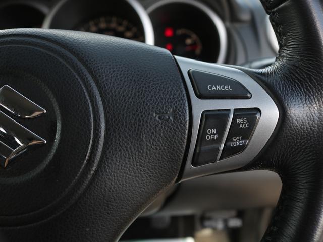 高速走行時にとても便利なクルーズコントロールも装備！長距離運転は本当に楽になります☆ライン付けの装備ですのであとからは追加できない装備です！！