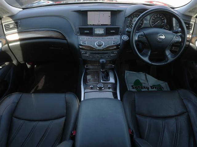 すっきりとしたフーガらしいデザインのダッシュ回り！フロントビューの視認性もよく運転しやすいと思います★