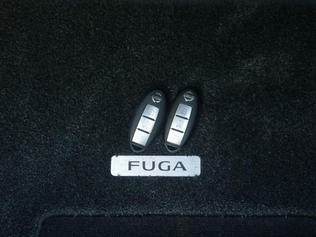 インテリキーも装備！カバンの中から鍵を探す手間もなくすぐに開閉できます！両手が荷物で塞がっている時や雨のときなど便利ですね！