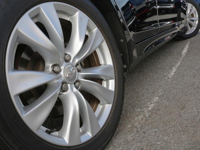 純正１８インチアルミホイール！腰下荷重を軽くしてさらに燃費にも貢献します☆