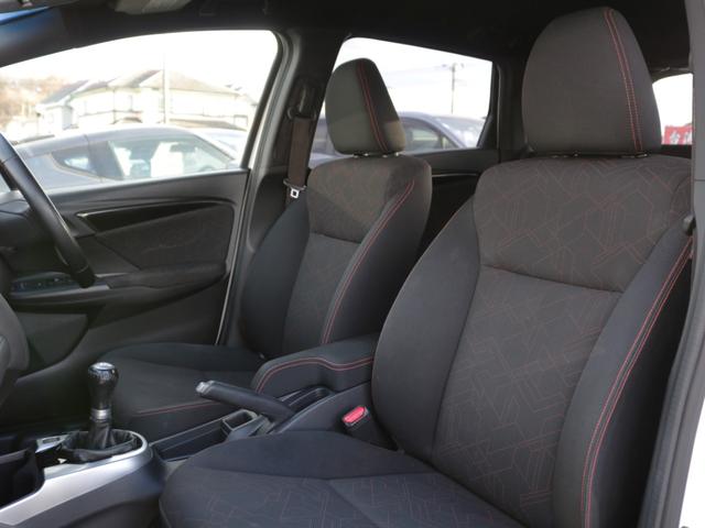 フィット RS 6速MT・Bluetooth接続・フルセグ・バックカメラ・スマートキー・クルーズコントロール・無限Rエアロ・ETC・メモリナビ・オートA/C・LEDヘッドライト・純正16インチアルミ・プッシュスタート(6枚目)