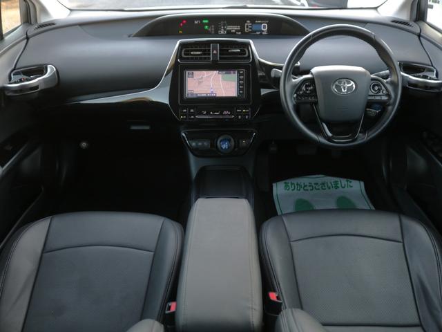 プリウス Ｓ　後期型・トヨタセーフティセンス・Ｂｌｕｅｔｏｏｔｈ接続・黒革調シートカバー・スマートキー・ツーリング用１７インチアルミ・バックカメラ・追従クルコン・ドラレコ・コーナーセンサー・ＬＥＤヘッドライト（4枚目）