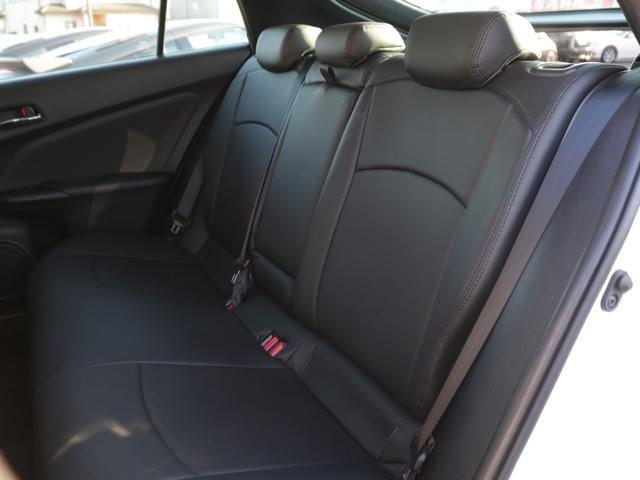 プリウス Ｓ　後期型・トヨタセーフティセンス・Ｂｌｕｅｔｏｏｔｈ接続・黒革調シートカバー・スマートキー・ツーリング用１７インチアルミ・バックカメラ・追従クルコン・ドラレコ・コーナーセンサー・ＬＥＤヘッドライト（6枚目）