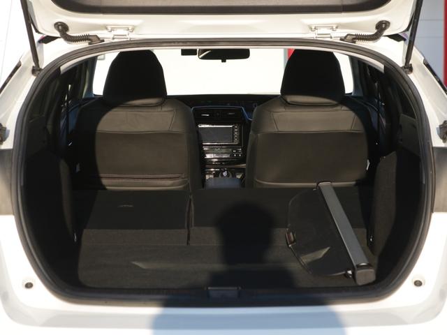 プリウス Ｓ　後期型・トヨタセーフティセンス・Ｂｌｕｅｔｏｏｔｈ接続・黒革調シートカバー・スマートキー・ツーリング用１７インチアルミ・バックカメラ・追従クルコン・ドラレコ・コーナーセンサー・ＬＥＤヘッドライト（10枚目）