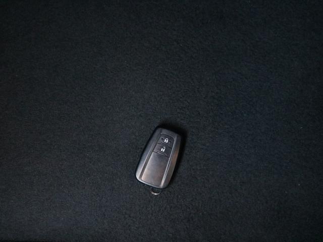 プリウス Ｓ　後期型・トヨタセーフティセンス・Ｂｌｕｅｔｏｏｔｈ接続・黒革調シートカバー・スマートキー・ツーリング用１７インチアルミ・バックカメラ・追従クルコン・ドラレコ・コーナーセンサー・ＬＥＤヘッドライト（20枚目）