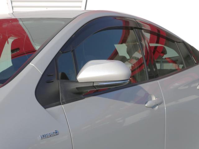 プリウス Ｓ　後期型・トヨタセーフティセンス・Ｂｌｕｅｔｏｏｔｈ接続・黒革調シートカバー・スマートキー・ツーリング用１７インチアルミ・バックカメラ・追従クルコン・ドラレコ・コーナーセンサー・ＬＥＤヘッドライト（25枚目）