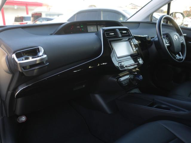 プリウス Ｓ　後期型・トヨタセーフティセンス・Ｂｌｕｅｔｏｏｔｈ接続・黒革調シートカバー・スマートキー・ツーリング用１７インチアルミ・バックカメラ・追従クルコン・ドラレコ・コーナーセンサー・ＬＥＤヘッドライト（39枚目）