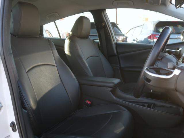 プリウス Ｓ　後期型・トヨタセーフティセンス・Ｂｌｕｅｔｏｏｔｈ接続・黒革調シートカバー・スマートキー・ツーリング用１７インチアルミ・バックカメラ・追従クルコン・ドラレコ・コーナーセンサー・ＬＥＤヘッドライト（40枚目）