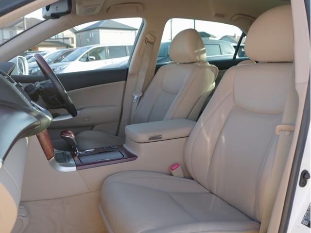 クラウンマジェスタ Ｇタイプ　プレミアム電動本革シート・Ｂｌｕｅｔｏｏｔｈ接続・プリクラッシュセーフティ・プレミアムサウンド２０スピーカー・全席シートヒーター・前席エアシート・電動トランク・スマートキー・追従クルコン・ＥＴＣ（4枚目）