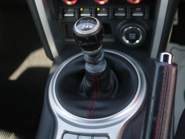 ＢＲＺ Ｓ　後期型・６速ＭＴ・ＶＯＬＫＲＡＣＩＮＧ　ＡＶ３　１７インチアルミ・リアスポイラー・Ｂｌｕｅｔｏｏｔｈ接続・バックカメラ・スマートキー・ＥＴＣ・ＬＥＤヘッドライト＆フォグライト・ＥＴＣ・ウィンカーミラー（4枚目）