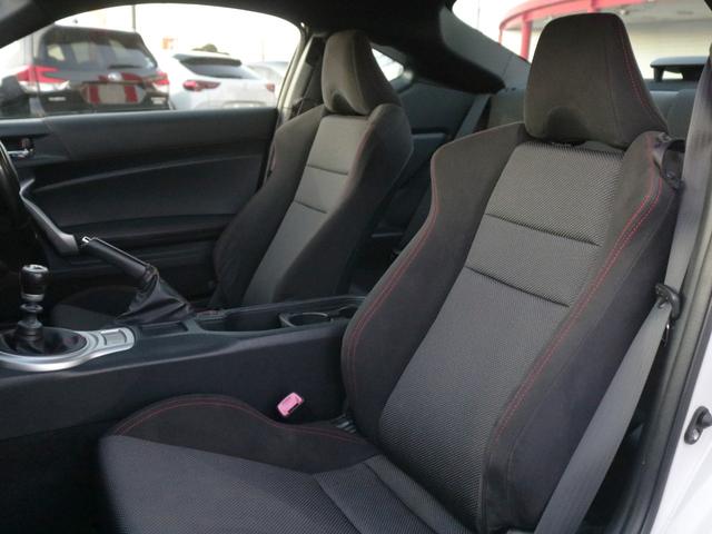 ＢＲＺ Ｓ　後期型・６速ＭＴ・ＶＯＬＫＲＡＣＩＮＧ　ＡＶ３　１７インチアルミ・リアスポイラー・Ｂｌｕｅｔｏｏｔｈ接続・バックカメラ・スマートキー・ＥＴＣ・ＬＥＤヘッドライト＆フォグライト・ＥＴＣ・ウィンカーミラー（6枚目）