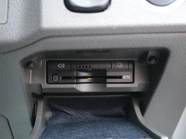 マークＸ ２５０Ｇ　リラックスセレクション・ブラックリミテッド　前席パワーシート・バックカメラ・スマートキー・地デジ・ドライブレコーダー・ＳＤナビ・ＥＴＣ・プッシュスタート・オートＡ／Ｃ・ＨＩＤヘッドライト・純正１６インチアルミ（16枚目）