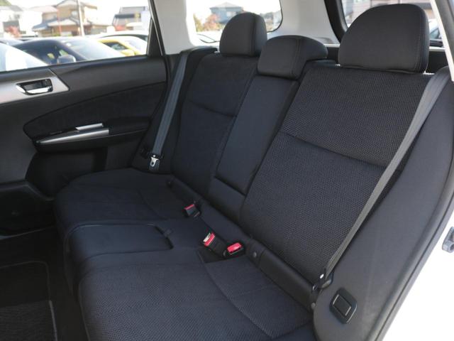 フォレスター 2.0XS 後期C型・5速MT・パワーシート・シートヒーター・クルーズコントロール・キーレス・オートA/C・ETC・HIDヘッドライト・純正17インチアルミ・ドアバイザー・ウィンカーミラー(12枚目)