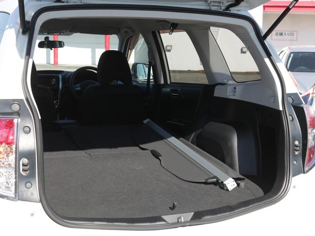 フォレスター 2.0XS 後期C型・5速MT・パワーシート・シートヒーター・クルーズコントロール・キーレス・オートA/C・ETC・HIDヘッドライト・純正17インチアルミ・ドアバイザー・ウィンカーミラー(30枚目)