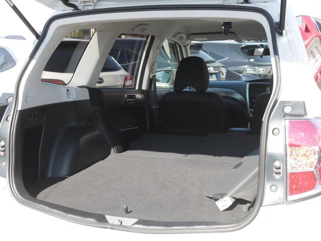 フォレスター 2.0XS 後期C型・5速MT・パワーシート・シートヒーター・クルーズコントロール・キーレス・オートA/C・ETC・HIDヘッドライト・純正17インチアルミ・ドアバイザー・ウィンカーミラー(32枚目)