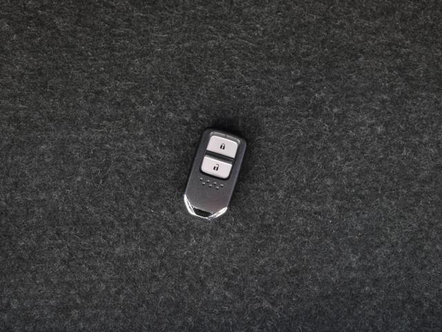 フィット e:HEVホーム ホンダセンシング・グレー半革シート・Bluetooth接続・バックカメラ・スマートキー・追従クルーズコントロール・ドライブレコーダー・メモリナビ・フルセグ・ETC・LEDヘッドライト・プッシュスタート(17枚目)