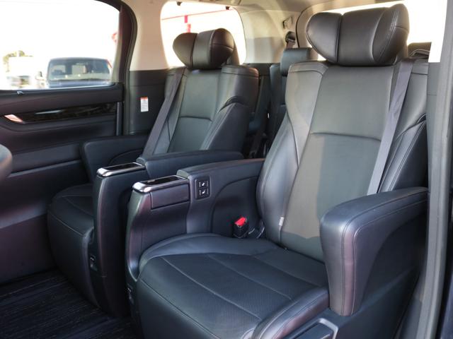 アルファード ２．５Ｓ　Ｃパッケージ　ＴＲＤエアロ＆マフラー・ＲＡＹＳ２０ｉｎアルミ・ローダウン・電動黒革シート・両側電動スライドドア・全方囲カメラ・バックカメラ・追従クルコン・ＪＢＬサウンド・フリップダウンモニター・ＥＴＣ・ＬＥＤライト（12枚目）