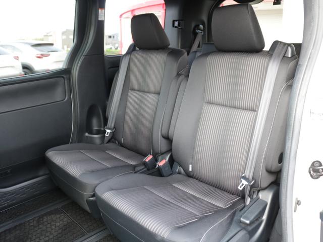 ヴォクシー ＺＳ　後期型・両側電動スライドドア・トヨタセーフティセンス・Ｂｌｕｅｔｏｏｔｈ接続・バックカメラ・スマートキー・ドライブレコーダー・ＳＤナビ・クルーズコントロール・ＥＴＣ・ＬＥＤヘッドライト・純正１６アルミ（6枚目）